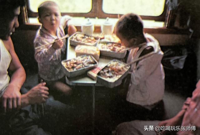 火车餐厅在几号车厢，绿皮火车餐厅在几号车厢（40年前的火车餐车）