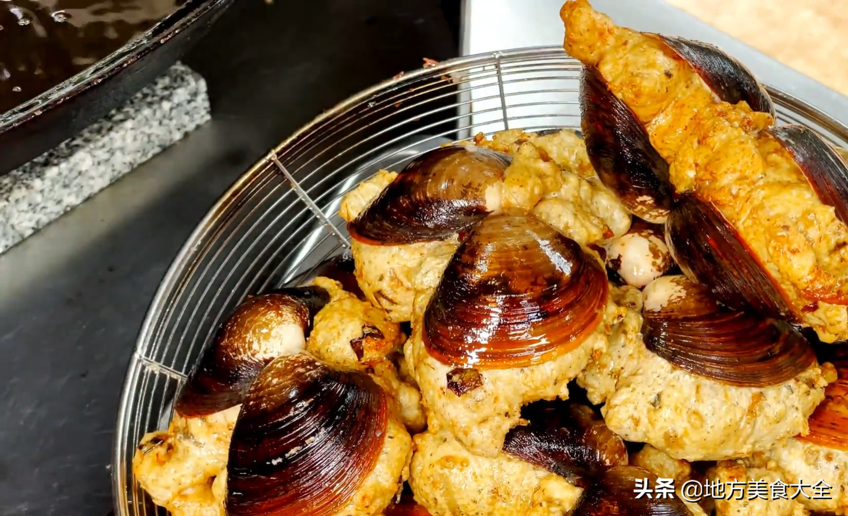 江门小伙创新传承300年鲮鱼美食，经典美味焕发新生，图片大全展现独特风味