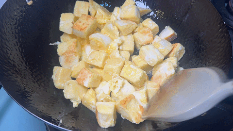 家常炒馒头的做法，炒馒头的做法（剩馒头可以这样煎着吃）