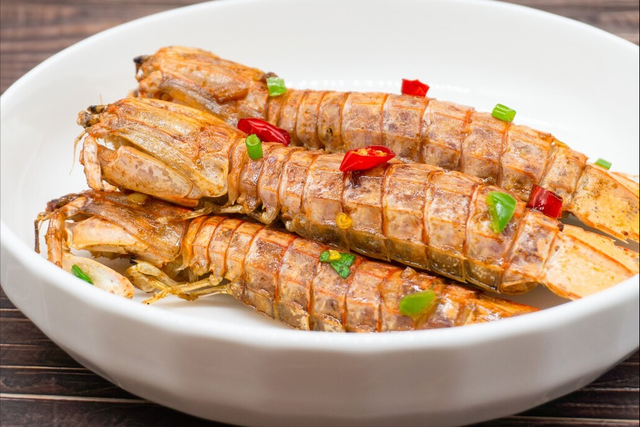 虾爬子蒸着好吃还是煮着好吃，渔民这方法不加一滴水