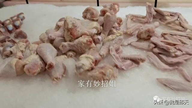 鸡有几只脚，鸡有几只脚趾头(一只脚)（为什么在市场上能看到这么多的鸡爪）