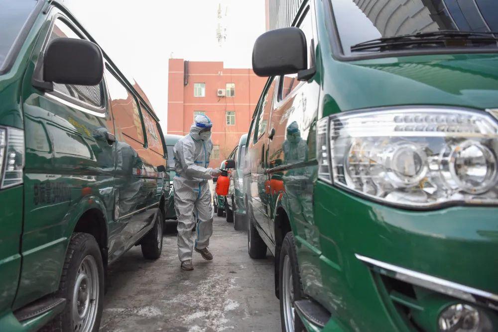 ems是什么快递公司，ems是什么快递（你的邮政快递到了吗）