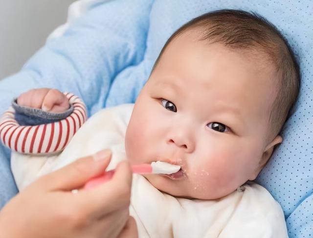 婴儿米粉怎么做，婴儿米粉的制作方法（给刚出生9天孙子灌米糊）