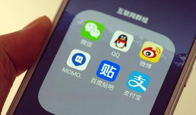 qq空间头像挂件学校（活跃量被微信反超）