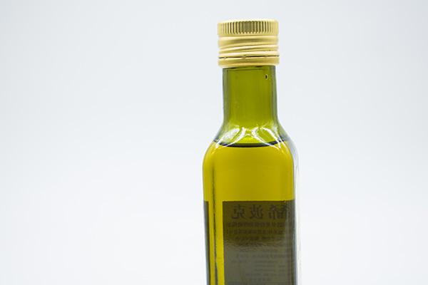 橄榄油的功效，橄榄油的功效与作用及食用方法（吃点橄榄油反而有好处）