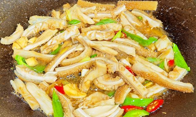 牛肚怎么做好吃又简单，生牛肚怎么做好吃又简单（多吃“冬补第一菜”）