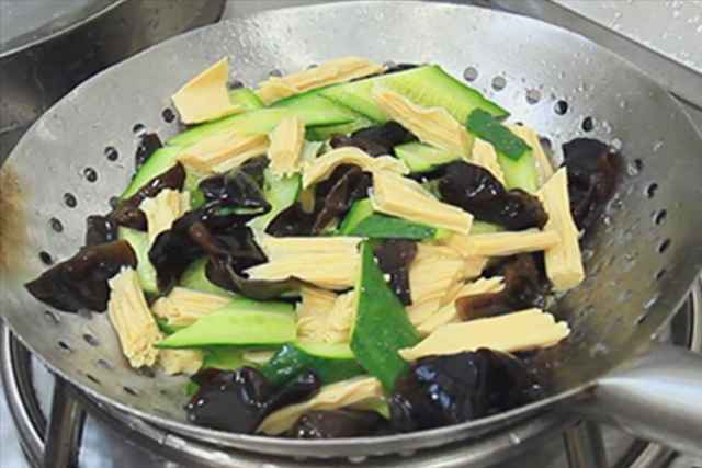 吃什么降火 三种降火蔬菜，吃什么降火（宁不吃肉也要吃这6道“降火菜”）