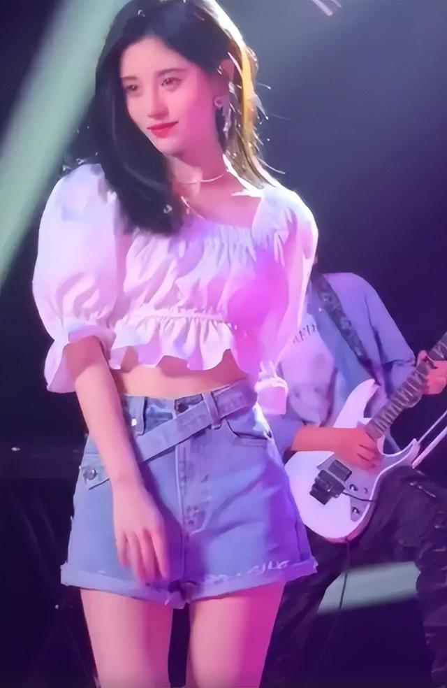 冯提莫个人资料，冯提莫个人资料身高（9位“矮个子”女星）