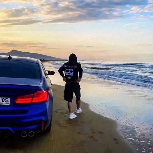 性感图片大全大图高清头像背影男，男生背影头像微信（男生背影头像高清图片大全）