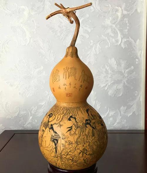 葫芦雕刻图案大全，如何雕刻简单葫芦工艺品（图片分享请欣赏艺术家在葫芦上雕刻的艺术品）