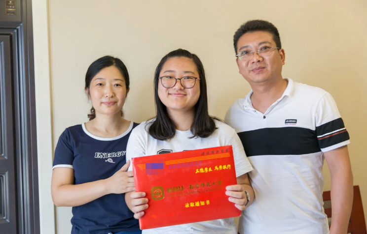 中山大学网络学院（中山大学录取通知书采用状元红礼盒）