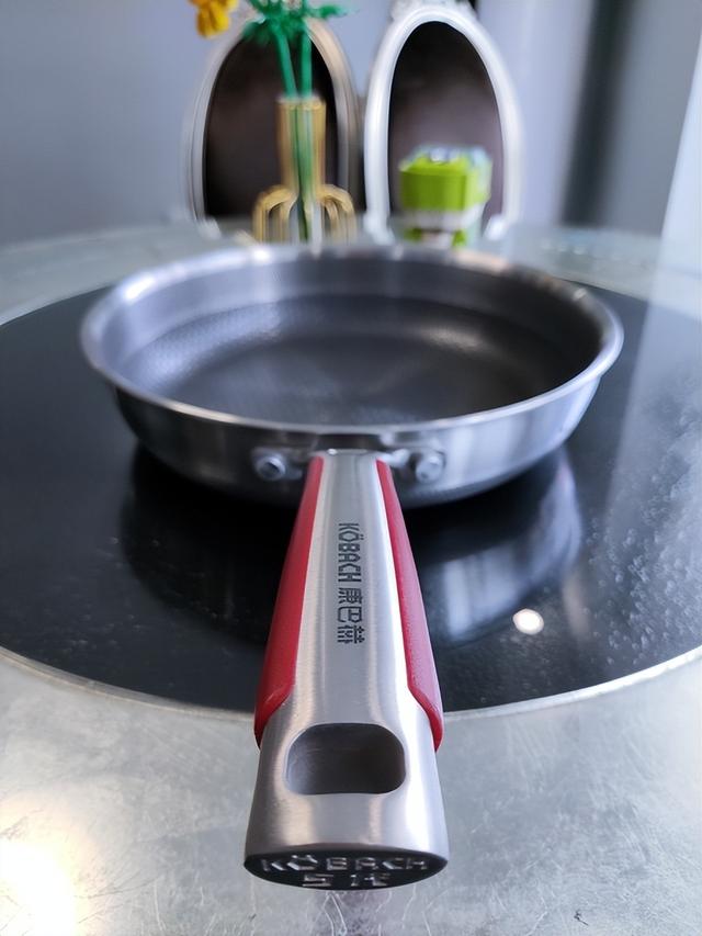 康巴赫炒锅怎么样，德国康巴赫炒锅怎么样（康巴赫第五代抗菌煎锅真的不粘锅）