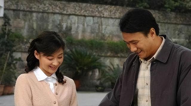 闫真的两部小说作品是什么，闫真的两部小说作品是什么类型（顿悟他妥协的真相不单是现实）