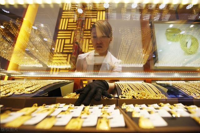 黄金首饰存银行怎么存，黄金可以拿去银行存吗（今年我们投资黄金）