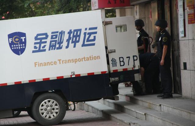 银行卡能跨行转账吗，本人银行卡跨行转账要手续费吗（假如把一亿资金从农行转到工行）