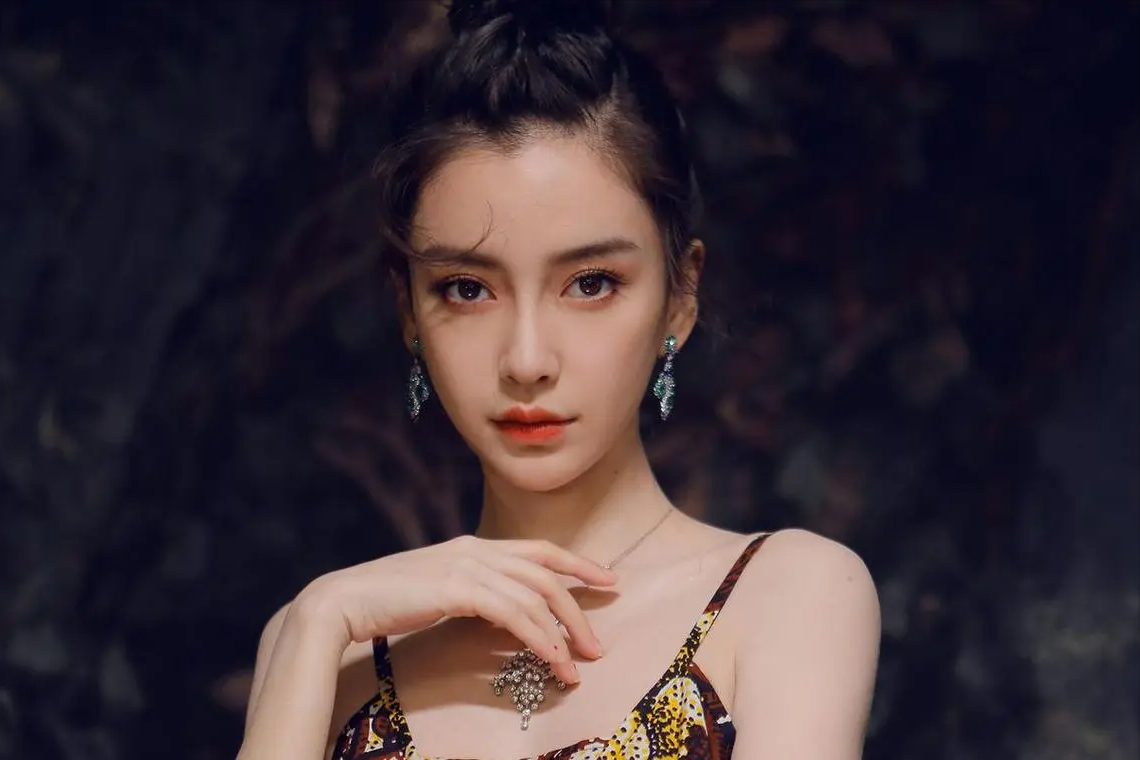 杨颖(angelababy),1989年2月28日出生于上海市,华语影视女演员,时尚