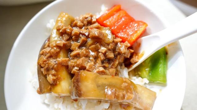 素肉怎么炒，炒肉片的做法（5块钱吃撑全家人）