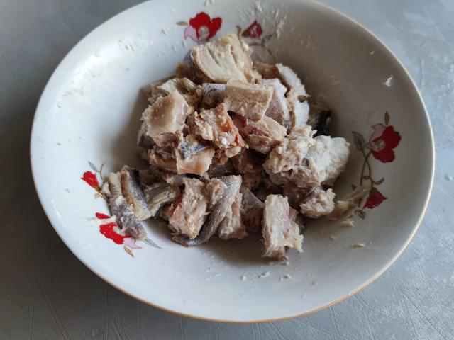 无头鱼是什么鱼，市场卖的无头鱼是什么鱼（市场上卖的的鳕鱼为何都没有头）