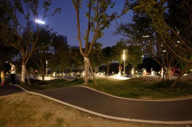 一句话霸气欢迎词，一句话欢迎词口号（三色路啊，就是不夜城）