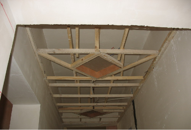 吊顶龙骨安装方法，吊顶龙骨的安装方法（木龙骨吊顶工程施工工艺）
