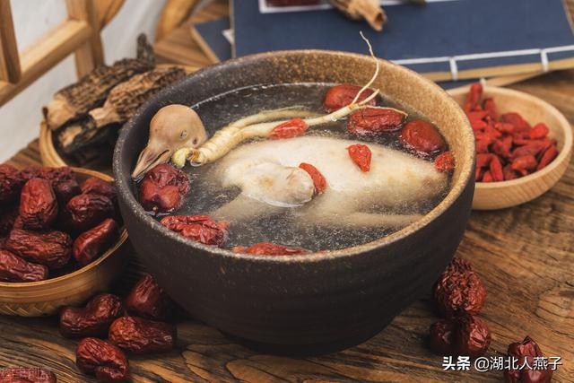 女人吃甲鱼的功效与作用，女性喝甲鱼汤的好处与功效（推荐8款“养血护肝汤”）