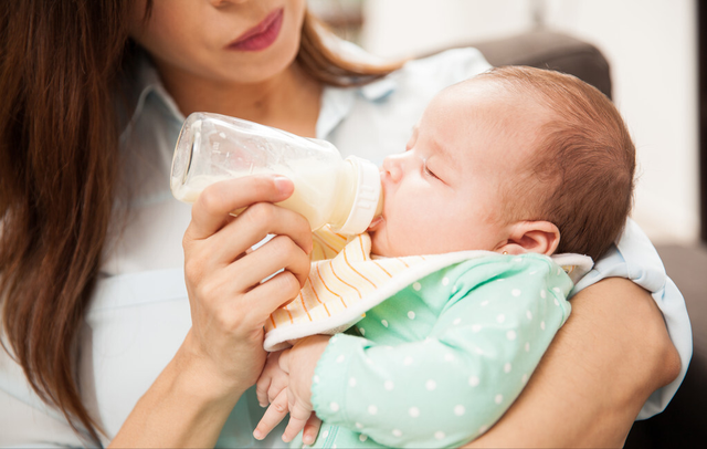 婴儿吐奶什么原因，新生儿吐奶的原因（了解宝宝吐奶的原因）