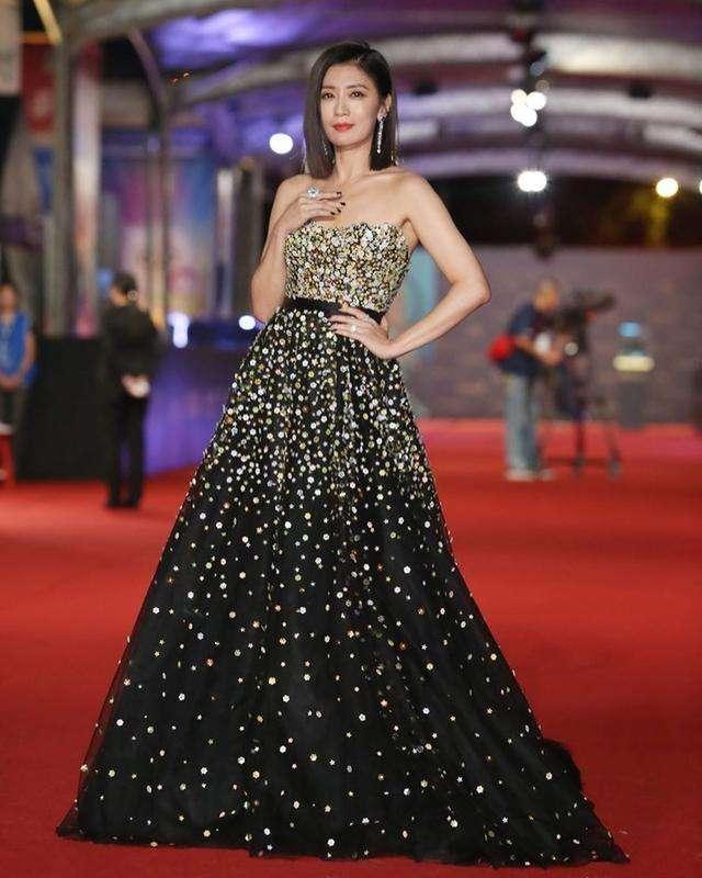 年纪小却有气场的女生，年纪轻轻气场就很强（只服这5位中年女星）