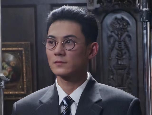 演活一个“何岳峦”就够了，曲高位却演活3个角色，各个心狠手辣