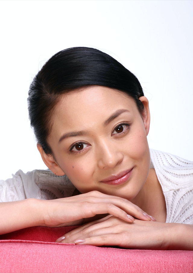 连奕名前妻陈佳妍：离婚后独自抚养女儿，不用男人也幸福