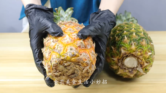 凤梨怎么选择比较甜，凤梨怎么选甜的（老果农的方法真好用）