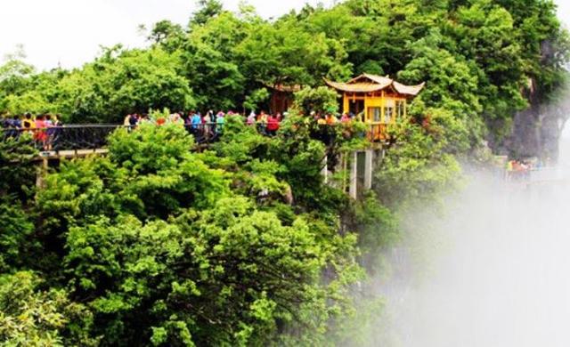 张家界天门山是中外闻名的，走近张家界天门山<散记之一>