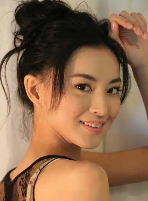 莫小棋：大学怀孕生子，预言贾乃亮婚姻，黄海波花600万追她