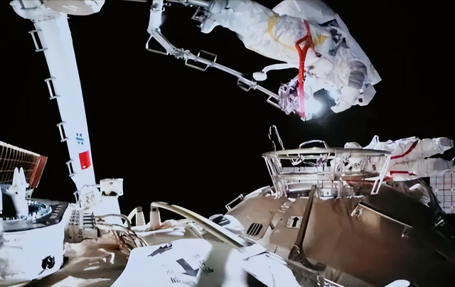 三名宇航员什么时候返回地球，三名航天员什么时候回来（神州13号飞船返回仓库安全着陆）