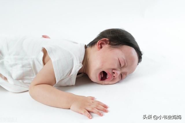 0-1岁宝宝睡眠书，0到1岁婴儿睡眠时间表（大多2个因素引起）