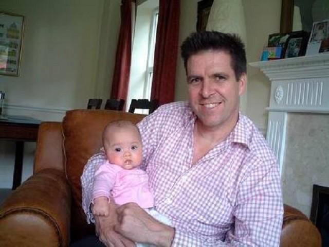 姜丰的前夫，她曾为嫁英国高管改国籍离开央视（前央视主持赴英留学生子）