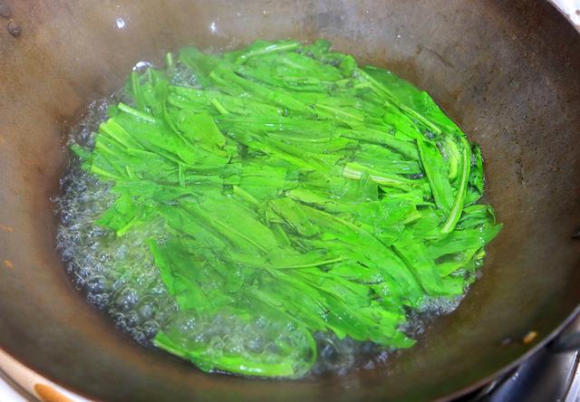 30克用勺子量图片，50克有多少参照物（老话说“伏天不吃苦）