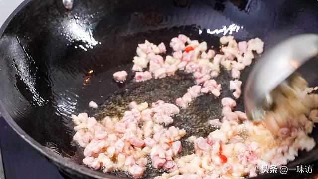 酱焖小土豆的制作方法，这样做肉末烧土豆仔
