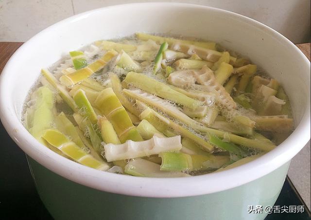 竹笋怎么做好吃，盐水竹笋怎么做好吃（竹笋这么做太好吃了,不苦涩不麻嘴,出锅香味扑鼻）