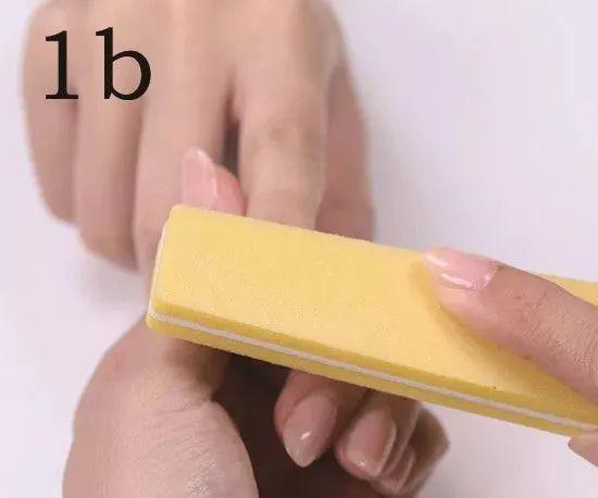 美甲怎么快速卸掉，怎么快速把美甲卸掉（最全的正确的涂甲油胶步骤——卸甲的操作步骤教程）