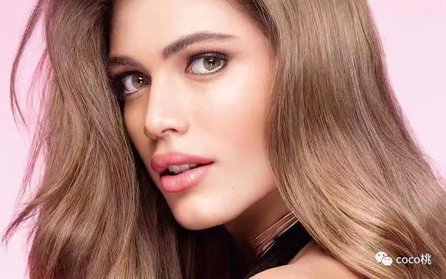 所谓的超模脸有什么特点，超模和平面模特的区别（时尚圈的“变性超模”到底有多厉害）