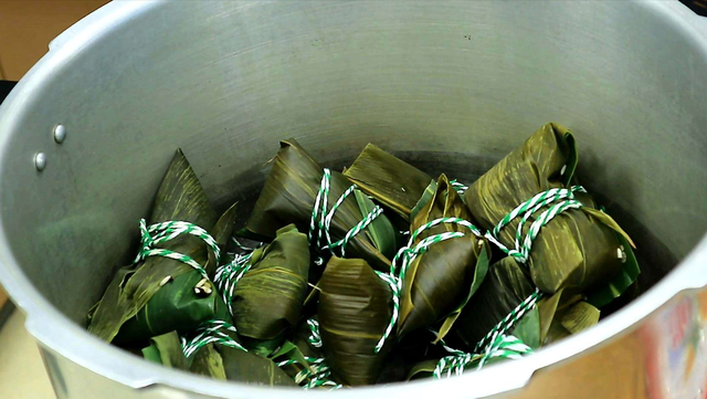 三角粽怎么包，三角粽怎么包慢动作（加凉水还是开水）