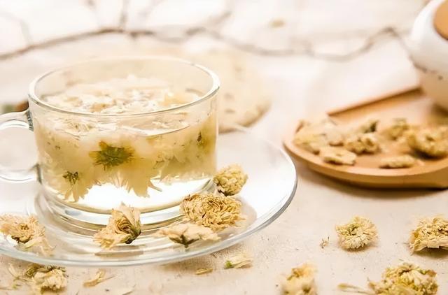 皇菊茶的功效与作用，菊花茶的功效（夏季清心安神 常饮菊花药茶）