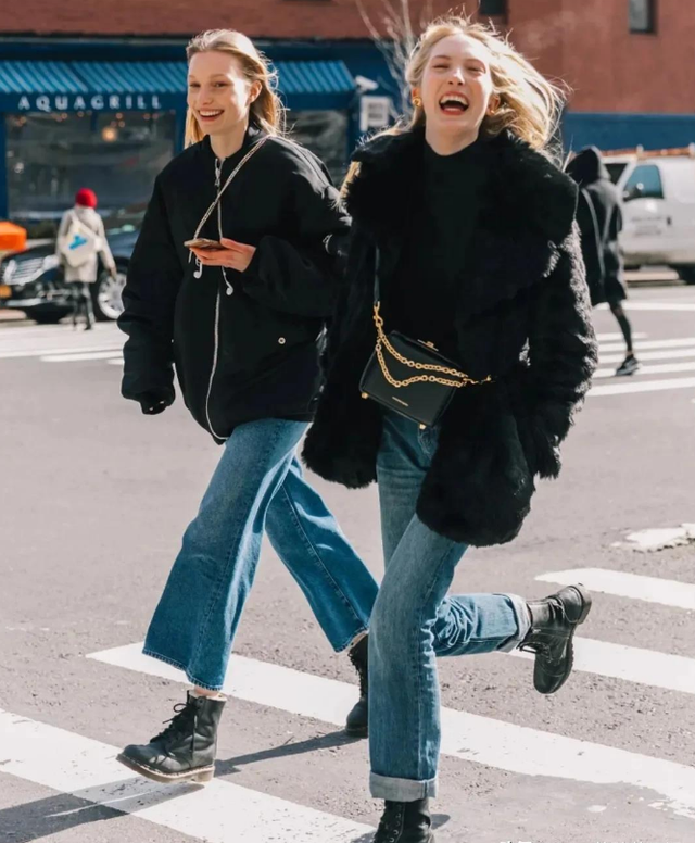 马丁靴怎么搭配，马丁靴配什么衣服好看（穿“马丁靴”搭什么裤子才好看）