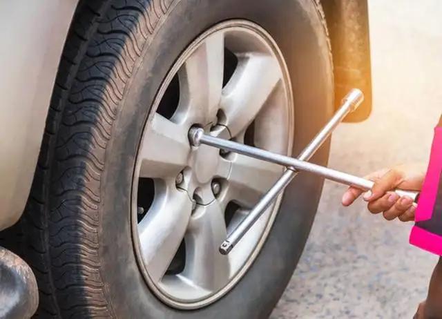 轿车轮胎气压多少正常，suv轿车轮胎气压多少正常（修理店给轮胎一律打2.5bar）