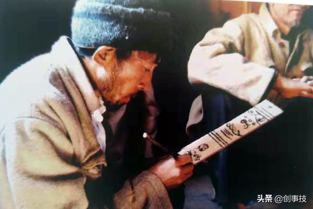 如何画出一张卷轴画，一张卷轴怎么画（纳西族东巴画）