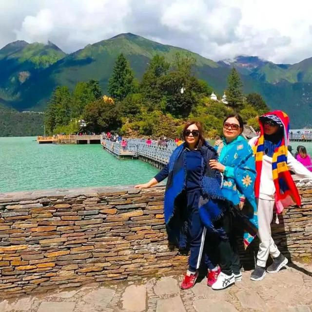 有什么成语描写赞美拉萨的天空，形容拉萨的天空的词语（天上西藏大美于行）