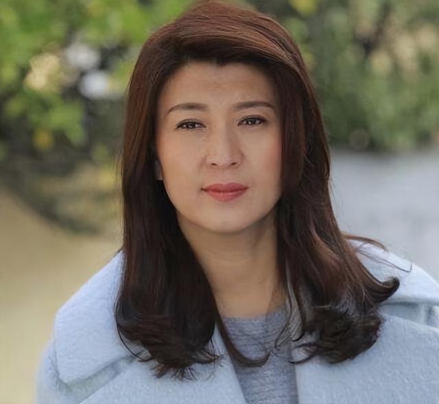 “二人转女王”闫学晶：两段婚姻三个孩子，两任丈夫都是二婚