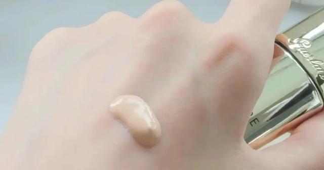 娇兰金钻粉底液，娇兰金钻塑颜粉底液遮瑕力如何（公认好用的5款贵妇粉底液）