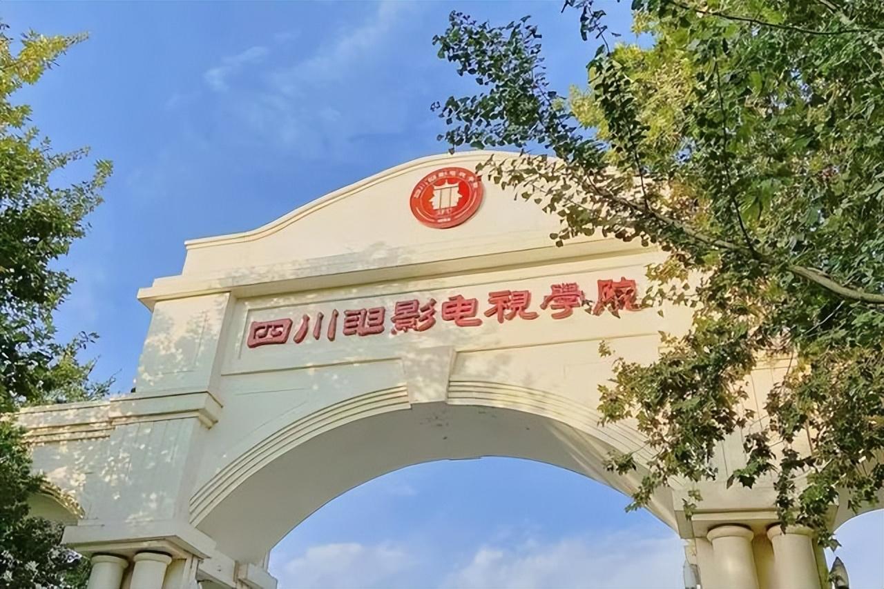 李易峰作品被下架 母校撤下其海报，伤透川影校友的心