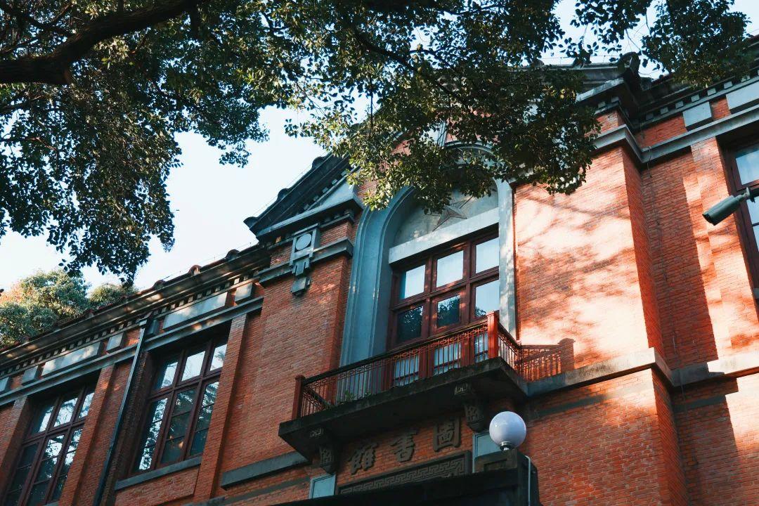 浙江大学主校区(浙江大学各个校区简介)